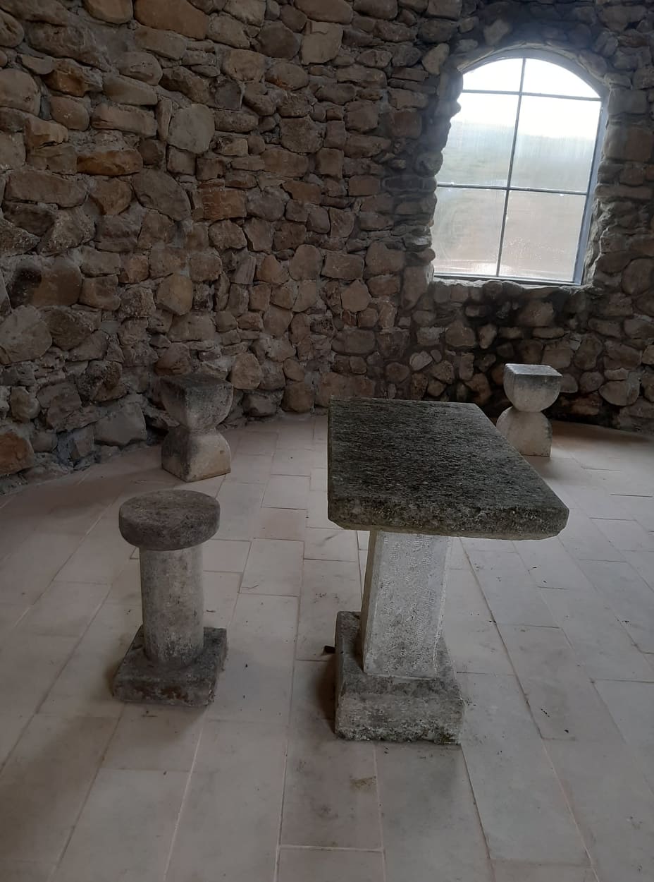 biserica si scaune