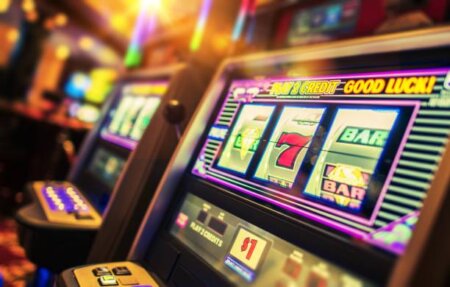 Sălile de jocuri de noroc nu vor mai putea funcționa în sate și orașe mici