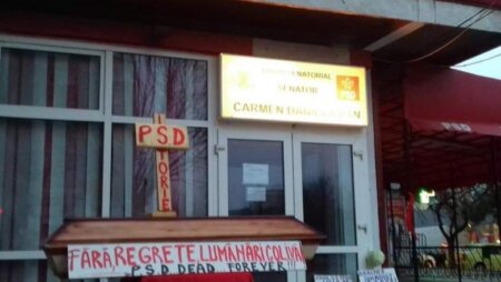 Sicriu la sediul PSD din Roşiorii de Vede. Primarul cere amenzi dure pentru făptaș. Unii spun că amendat a fost ”mortul”