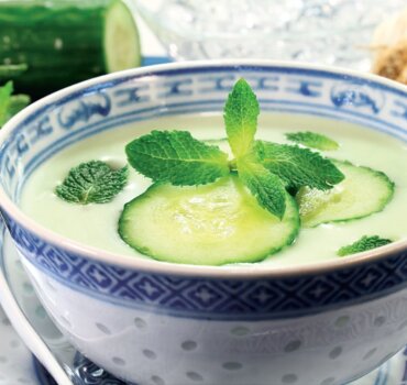 Ai mâncat SUPĂ DE CASTRAVETE? Iată cât de simplu se prepară