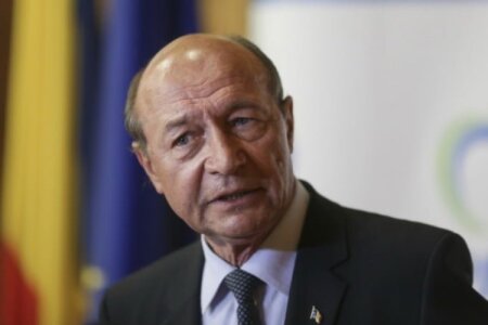 Băsescu: Dacă o vrem pe Ursula von der Leyen, votăm PNL şi PSD. Dacă vrem un preşedinte al Comisiei care să nu mai facă trăznăi cu vaccinurile, nu votăm PSD şi PNL