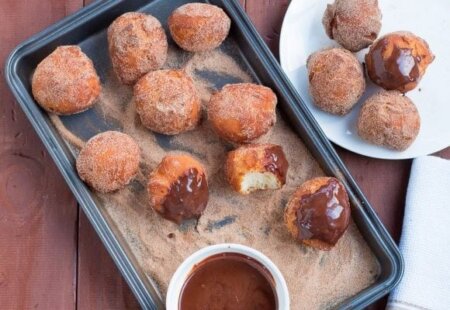 Învață să faci bomboloni, gogoși italiene cu ciocolată și scorțișoară