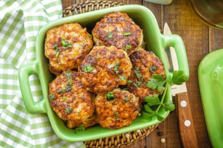 Chiftele de legume, mult mai gustoase și mai sănătoase decât cele din carne. Iată rețeta