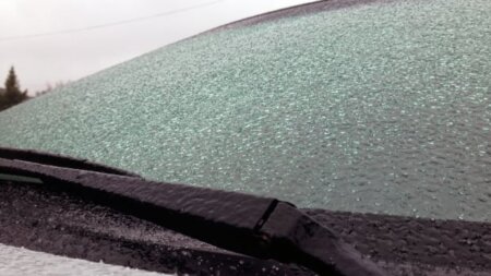 CURĂȚĂ GHEAȚA DE PE PARBRIZUL MAȘINII ÎN 60 DE SECUNDE CU UN AMESTEC EXTREM DE SIMPLU!