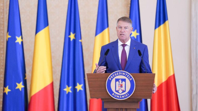 Președintele Iohannis, aviz favorabil pentru urmărirea penală a lui Petre Roman şi a lui Gelu…