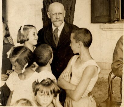 „Bătrânul Doctor”, Janusz Korczak: 10 principii (porunci) pentru părinți. Ascultă-i sfaturile!