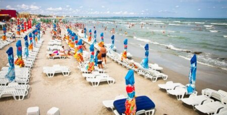 Lucian Avramescu: Marea, în budigăi, veselă ca un priveghi