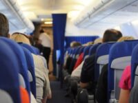 Schimbare de strategie: o companie aeriana oferă bilete mai ieftine celor care călătoresc light