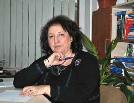 Luiza Rădulescu Pintilie: PLOAIE DE AUR, OAMENI ȘI FRUNZE DE MĂTASE. GÂNDURI ȘI RÂNDURI