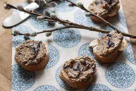 Pate de nuci cu usturoi. E bun și ca mâncare de post și e bun oricând