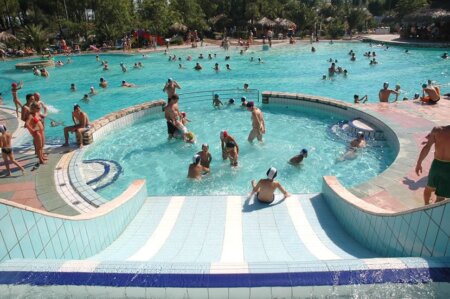 Ce boli poţi să faci de la apa din piscină?