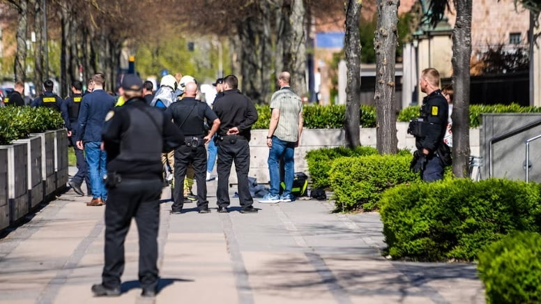politie daneza ambasada presa locala