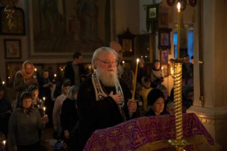 Fraților, vine diavolul duminica viitoare la noi. Vă rog …