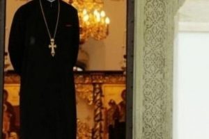 Blestemul mamei te ține prizonier toată viața! Fost preot dezvăluie cum să scapi de programarea care îți distruge destinul!