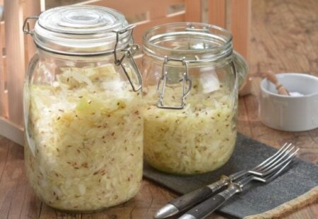 Salată de varză, rețeta pentru iarnă