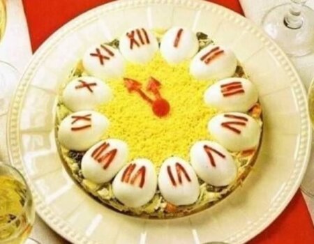 Salata „Ceas”, perfectă pentru masa de Revelion