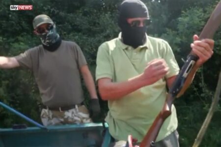“Traficanții” de arme găsiți de Sky News sunt vânători și braconieri