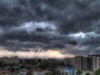 Vremea se schimbă în zilele următoare: „Averse torențiale, descărcări electrice, intensificări ale vântului și, pe arii restrânse, vijelii și grindină”