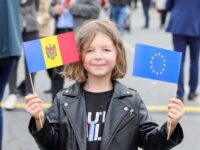 republica moldova ue integrare steagul moldovei steagul ue 640x400 1