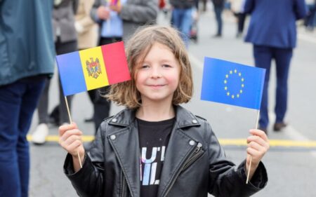 republica moldova ue integrare steagul moldovei steagul ue 640x400 1