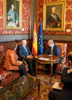 Ciucă: Românii din Spania pot avea, din acest an, dublă cetățenie