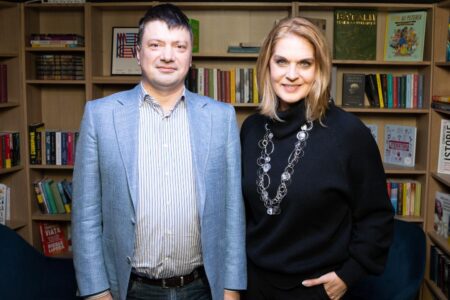 AVANGARDA, CU IONUȚ VULPESCU. INVITATĂ, ACTRIȚA MANUELA HĂRĂBOR. UN PODCAST DESPRE ARTĂ, CREDINȚĂ ȘI CURAJ