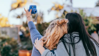 Fotografia instant vs. fotografia profesională: Ce aparat ți se potrivește?