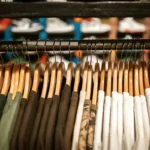 Cum sa combini culorile tricourilor pentru un stil masculin de vara perfect