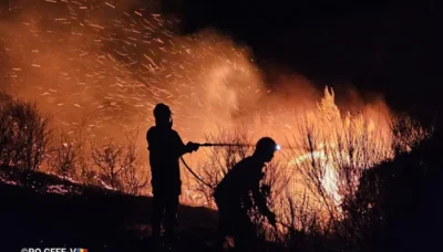 40 de pompieri români cu echipamente de ultimă generație, mobilizați în Franța pentru a lupta cu incendiile de pădure