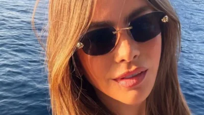 Sofia Vergara, topless de Ziua Internațională a Bikiniului! Celebra actriță își etalează silueta perfectă la 52 de ani