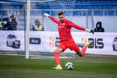 Universitatea Craiova face valuri! Portarul ucrainean Pavlo Isenko semnează cu oltenii!