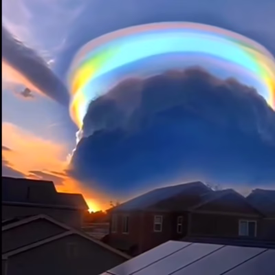 Spectacol ceresc rar! Norul pileus irizat care prevede furtuni puternice!