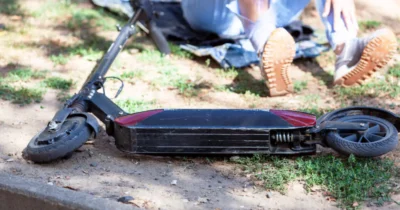 Mama unui băiat de 12 ani, la un pas de tragedie după un accident cu trotineta electrică! Apelul disperat către părinţi și adolescenţi!