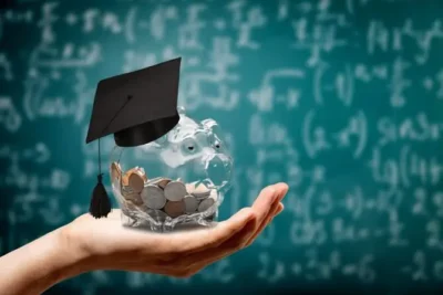 Primele plăți pentru bursele elevilor 2025-2026 sunt aproape! Care sunt cele mai mari sume și cine le primește?