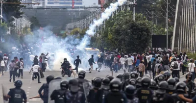 Criză în Nepal! Preşedintele a dizolvat parlamentul şi a anunţat alegeri legislative pentru 5 martie!