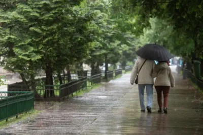 Alertă meteo! Primele zile din octombrie aduc ploi, lapoviță și ninsori în toată țara!