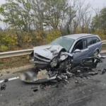 A intrat pe contrasens și a declanșat IADUL! Bilanț cutremurător după ce a spulberat 3 mașini. 14 acc 29