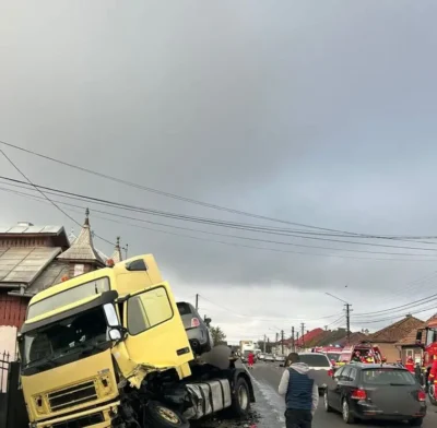 Scene de groază pe DN 17! Ce au găsit salvatorii în mașina făcută praf este șocant. 4 acc 52