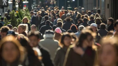 Câți români vor mai fi în țară peste câteva decenii: Numărul locuitorilor va scădea dramatic până în 2080