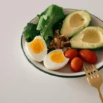 oua carne spanac avocado alimente ce previn dementa 1024x724 1