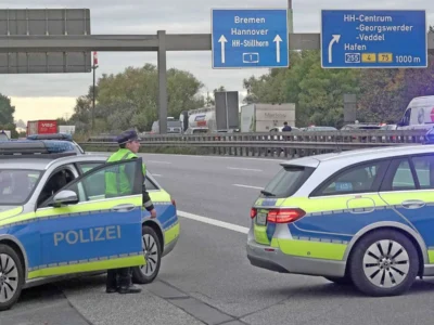 Urmărire ca-n filme: O mamă cu copilul în mașină a gonit cu 145 km/h și a lăsat în urmă un dezastru.