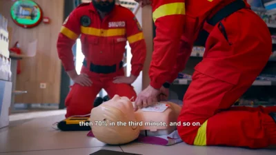 Un lanț de benzinării din România a montat defibrilatoare în 80 de stații: „Accesul rapid la dispozitiv poate salva vieți”