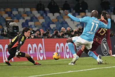 Show total la Napoli! AS Roma smulge un egal dramatic, 2-2