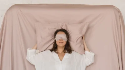 cum alegi lenjeria din bumbac satinat potrivit pentru un dormitor elegant