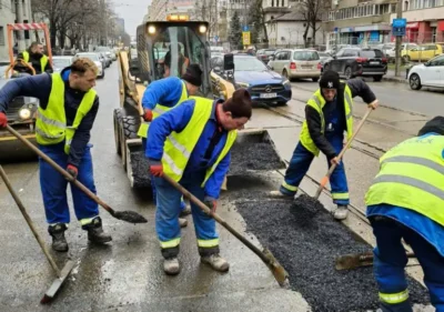 Bucureștiul, plin de gropi: lucrările au început, 585 identificate pe 76 de artere