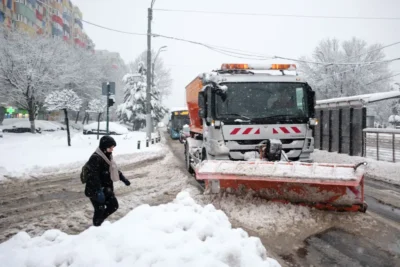 Vestea care îi vizează pe toți bucureștenii: „Stratul de zăpadă va depăși astăzi 50 de centimetri”