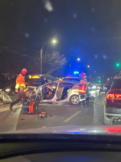 Accident în lanț pe una dintre marile artere ale Capitalei: Cinci mașini implicate, trafic infernal