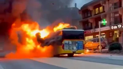 VIDEO – Tragedie în plină zi în Elveţia: autobuz cu pasageri, distrus de o explozie. Martorii spun că un bărbat şi-a dat foc.