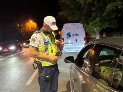 O simplă trecere pe roșu a scos la iveală un urmărit internațional și două hoațe în Cluj