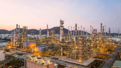 Vestea momentului pentru toți românii: Se redeschid rafinăriile Petromidia și Vega și ”vor contribui la stabilizarea pieţei naţionale, într-un context dificil”